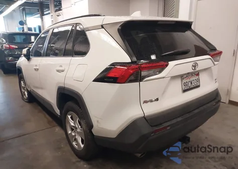 2020 Toyota Rav4 Xle z USA, uszkodzony, nr VIN 2T3P1RFV9LW125498